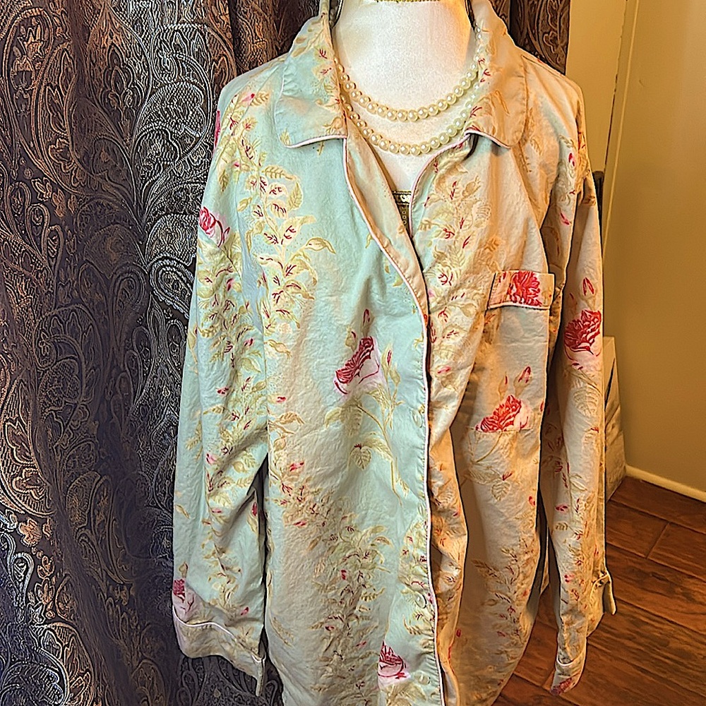 Mas d’ Ouvan Paris Pajama Top. Size Medium.
